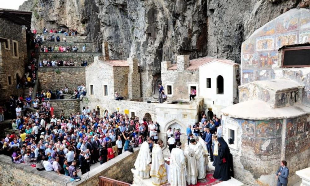 Κάποιοι παίζουν...τον παπά με την Παναγία Σουμελά-Νέα ανακοίνωση του Φαναρίου με ''τεμενάδες'' στον Ερντογάν